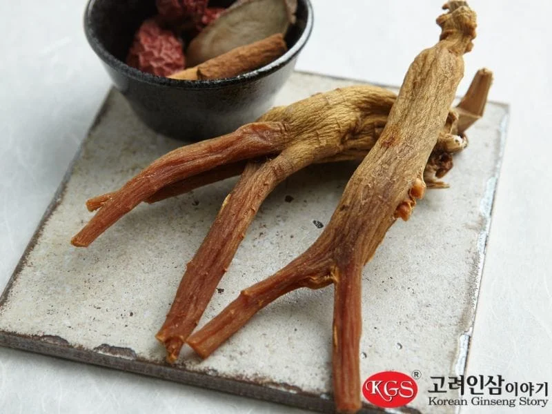 bi-cao-huyet-ap-co-uong-hong-sam-duoc-khong